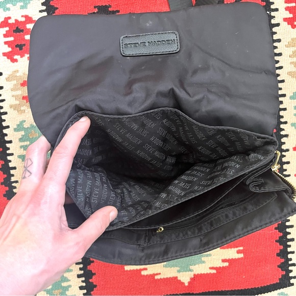 Steve Madden black quilted cross body bag with zippers & inside pockets - Picture 13 of 17